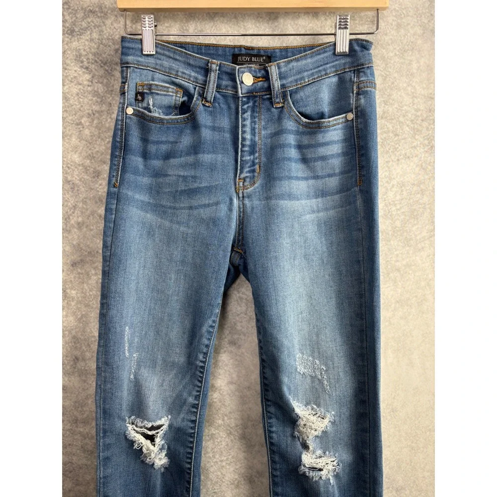 Judy Blue Women's Distressed Raw Hem Skinny Fit Lighter Wash Denim Jeans Sz 7/28